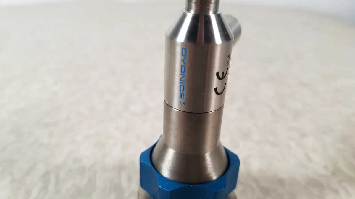Dyonics 30 degree sn hr 268768 silver metallic cylindrical medical tool with blue hexagonal base reusable certified ce