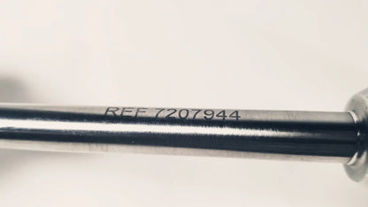 Silver metallic handle of dyonics autoclave degree 10mm laparoscope engraved with reference number ref 7207944
