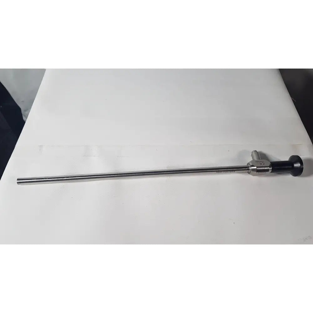 Silver surgical endoscope with black handle and metallic joints from dyonics autoclave ref 7207944 0° laparoscope