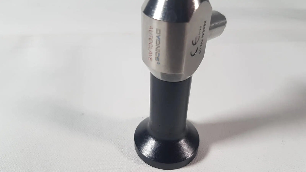 Silver and black dyonics autoclave ref 7207944 0° laparoscope with cylindrical metallic head and engraved markings on black base
