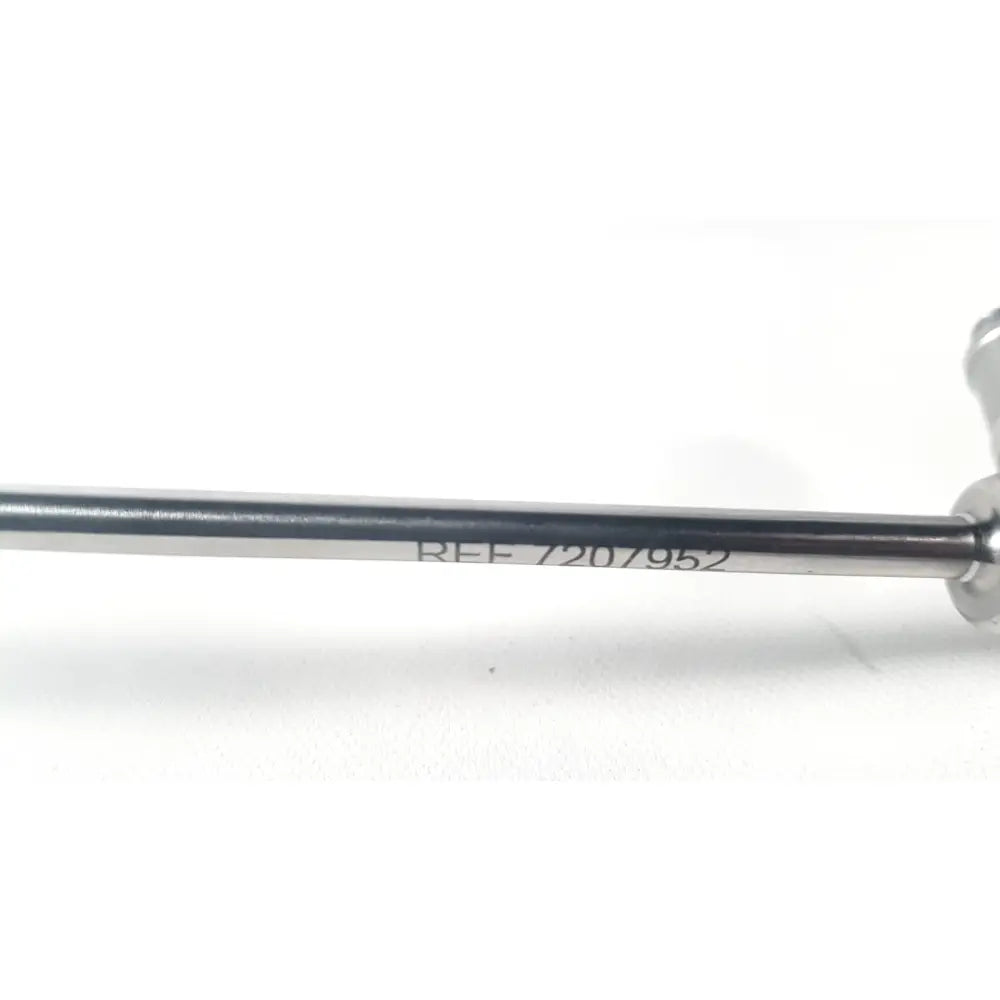 Silver metallic dyonics autoclave ref 7207952 30° laparoscope with cylindrical shaft and engraved reference number