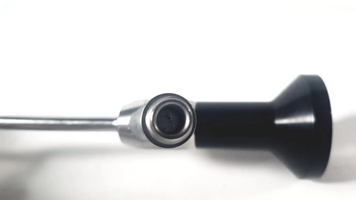 Black plastic handle with metallic connector and slender silver shaft of dyonics autoclave ref 7207952 30° laparoscope for reuse medical use