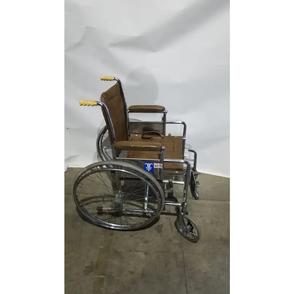 Reuse Medical Equipment Easter Seals Folding Manual Wheelchair Wheelchairs, second-hand product photo 1