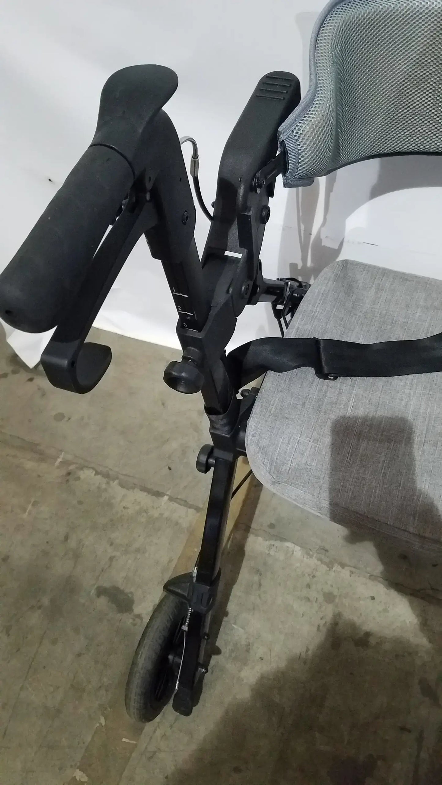 Reuse Medical Equipment ELENKER 2-in-1 Folding Rollator Walker & Transport Chair - SILVER Mobility Seat Walkers, second-hand product photo 5