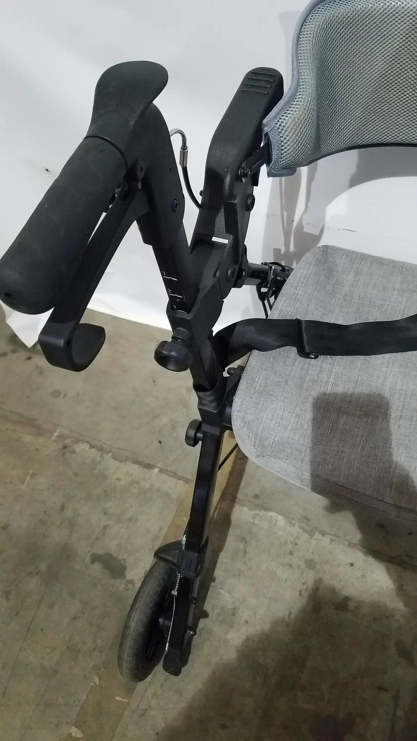 Reuse Medical Equipment ELENKER 2-in-1 Folding Rollator Walker & Transport Chair - SILVER Mobility Seat Walkers, second-hand product photo 5