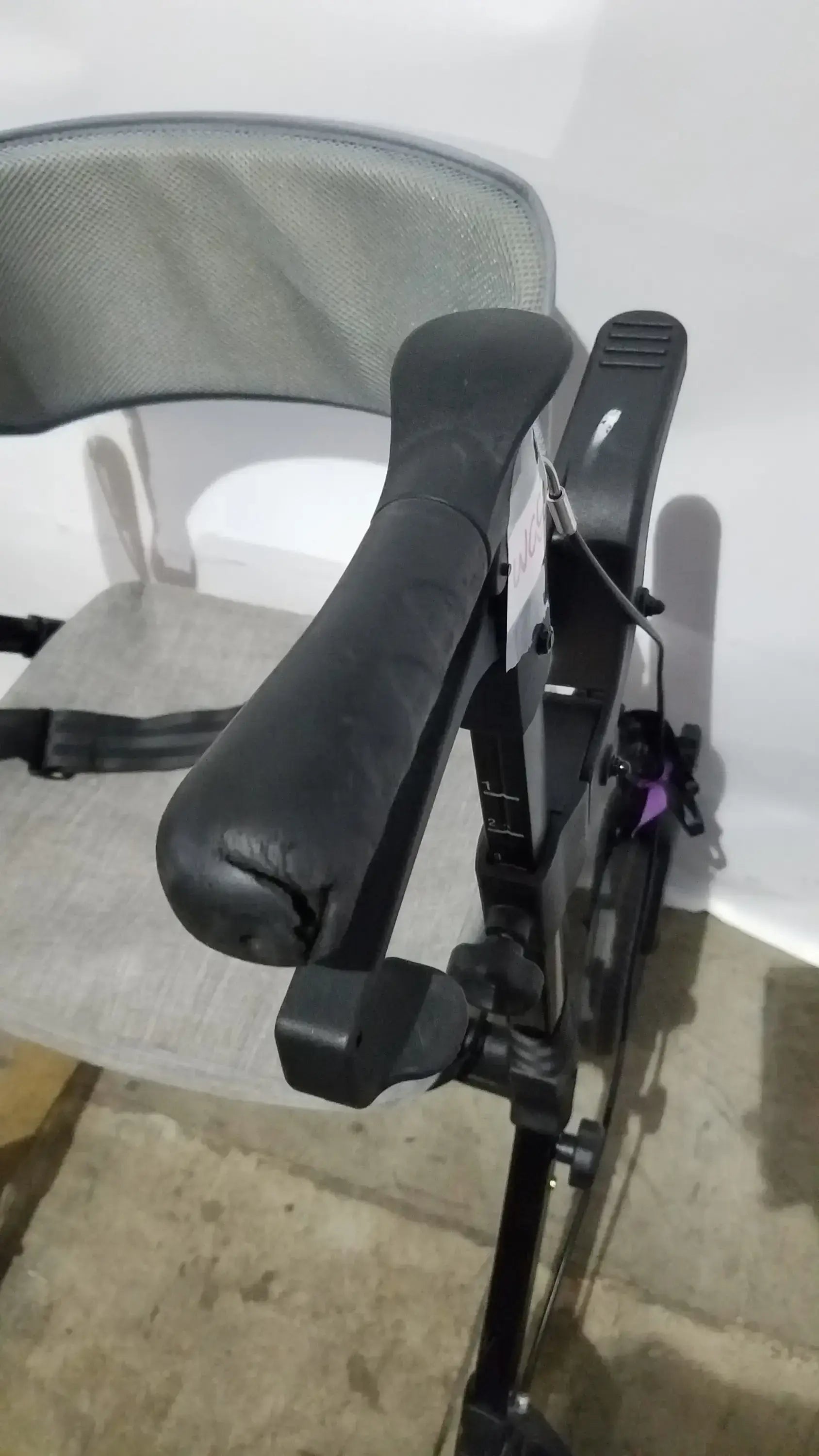 Reuse Medical Equipment ELENKER 2-in-1 Folding Rollator Walker & Transport Chair - SILVER Mobility Seat Walkers, second-hand product photo 9