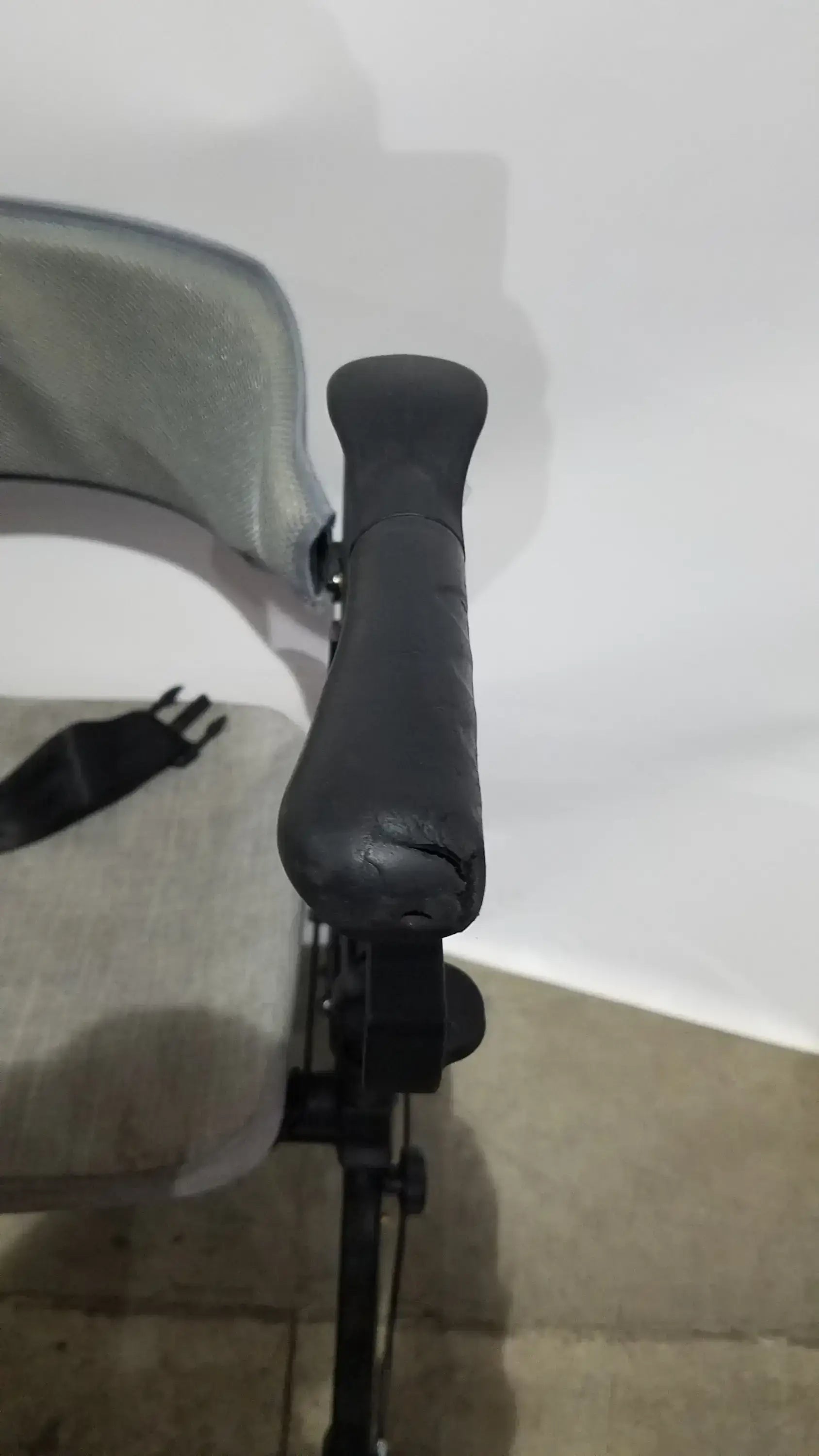 Reuse Medical Equipment ELENKER 2-in-1 Folding Rollator Walker & Transport Chair - SILVER Mobility Seat Walkers, second-hand product photo 10