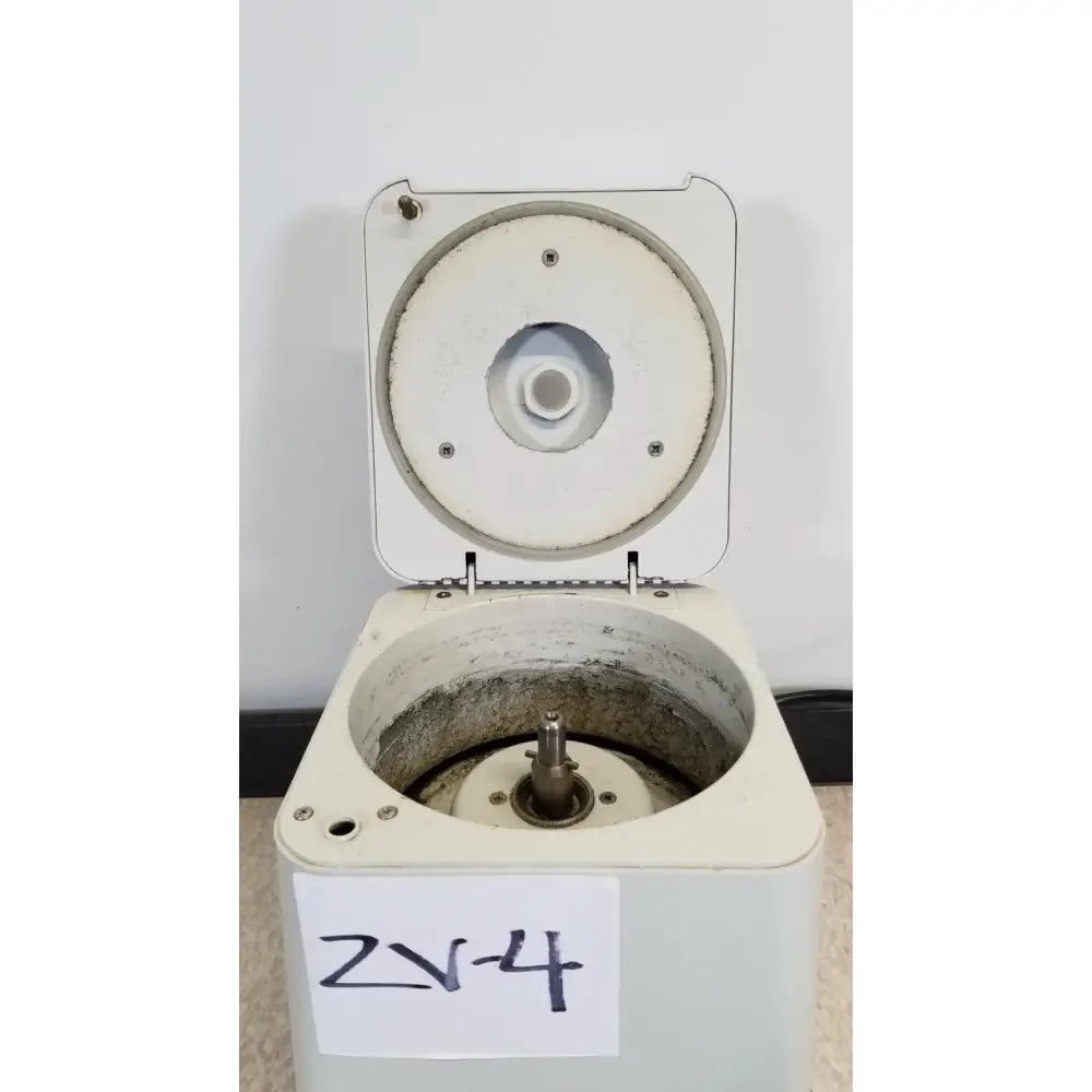 Reuse Medical Eppendorf 5415C Centrifuge Centrifuges, second-hand product photo 1