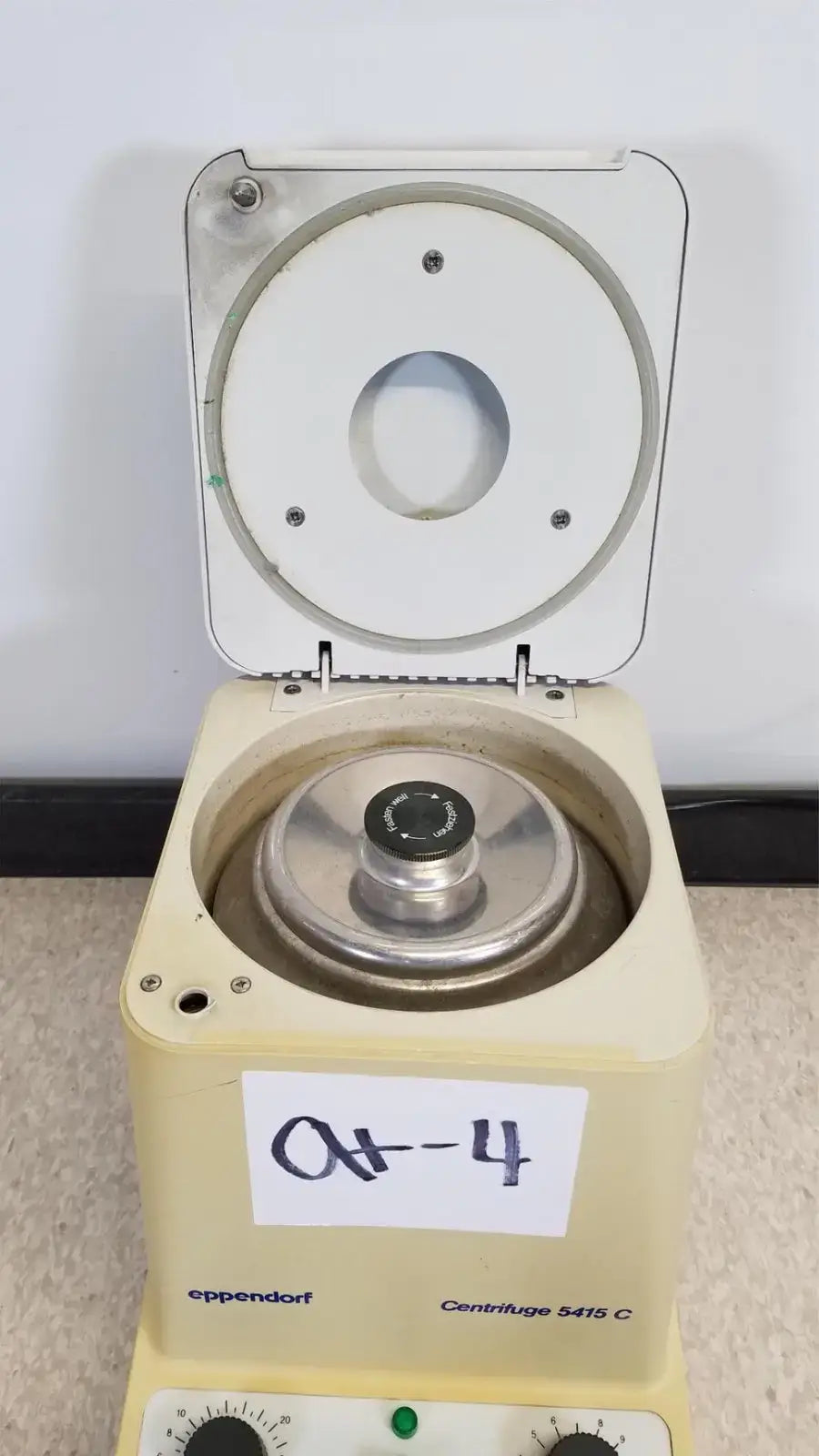 Reuse Medical Eppendorf 5415C Micro Centrifuge Centrifuges, second-hand product photo 1