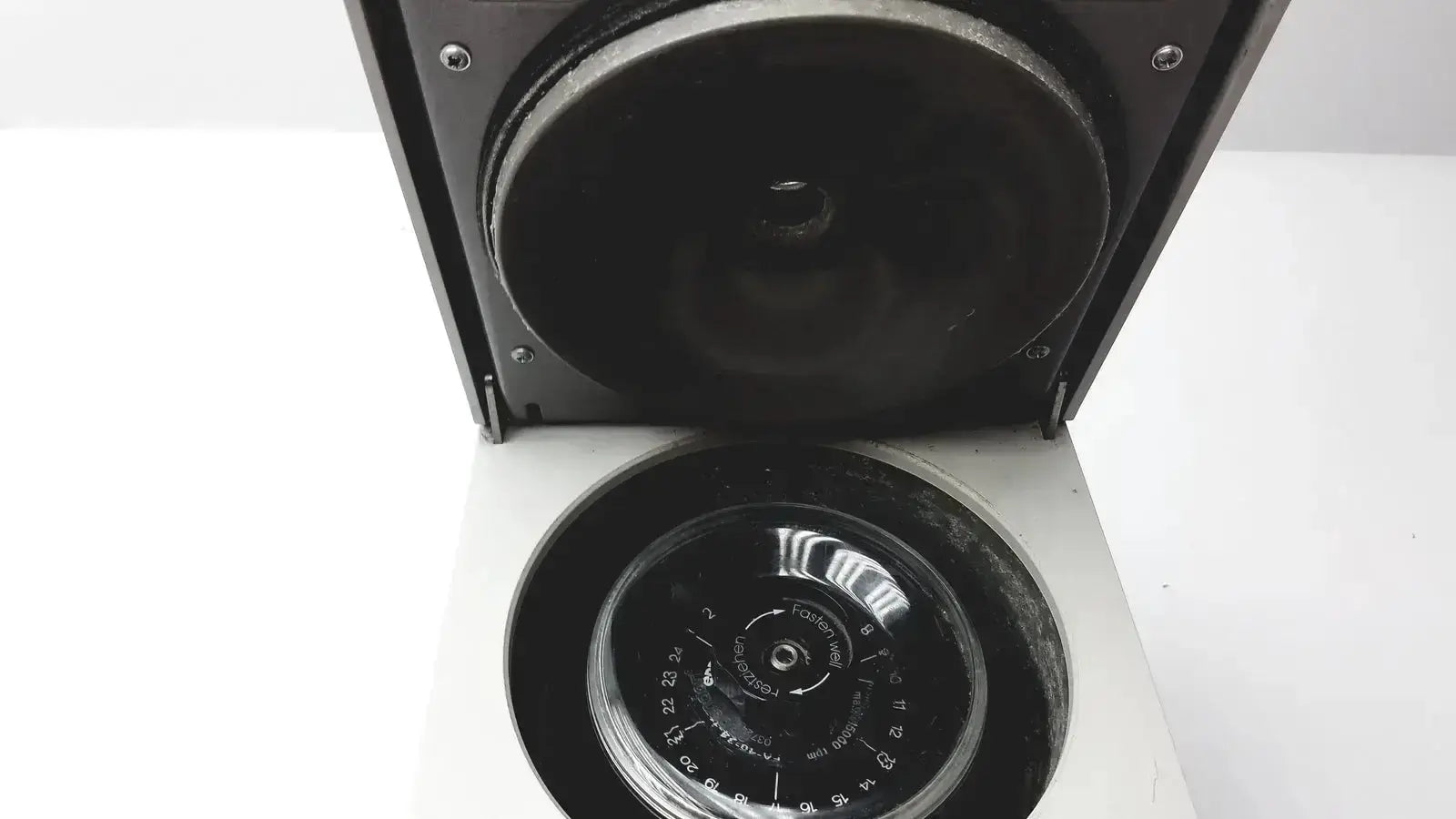 Eppendorf 5424 Cetrifuge - For Parts Centrifuge, as-is (for parts) product photo 2