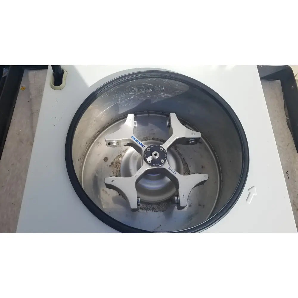 Eppendorf 5804 Refrigerated Benchtop Centrifuge Refrigerated Benchtop Centrifuge, second-hand product photo 3