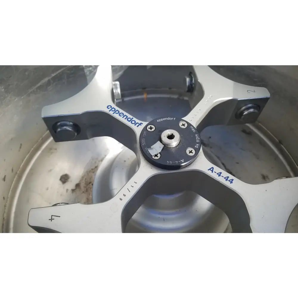 Eppendorf 5804 Refrigerated Benchtop Centrifuge Refrigerated Benchtop Centrifuge, second-hand product photo 4