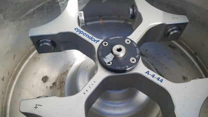 Eppendorf 5804 Refrigerated Benchtop Centrifuge Refrigerated Benchtop Centrifuge, second-hand product photo 4