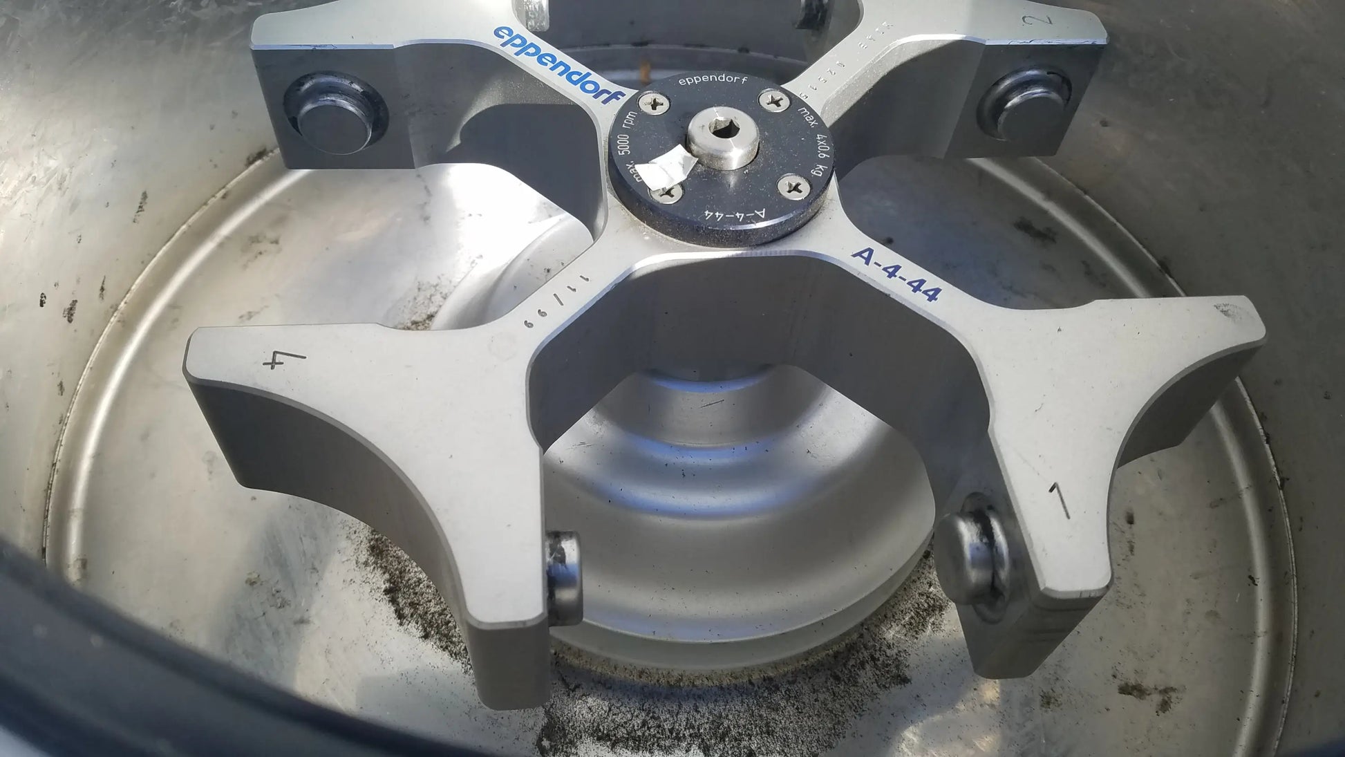 Eppendorf 5804 Refrigerated Benchtop Centrifuge Refrigerated Benchtop Centrifuge, second-hand product photo 5