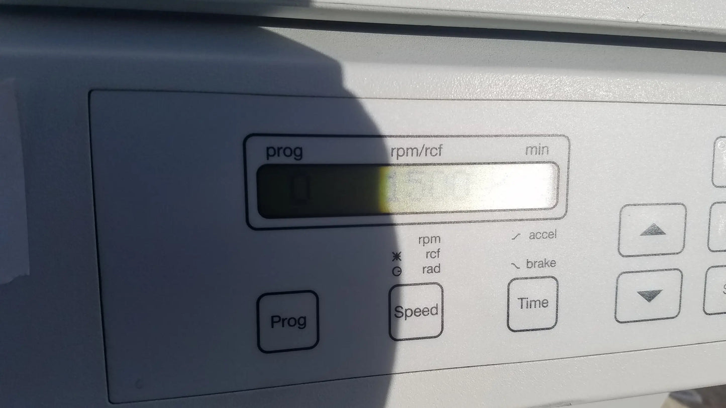 Eppendorf 5804 Refrigerated Benchtop Centrifuge Refrigerated Benchtop Centrifuge, second-hand product photo 2
