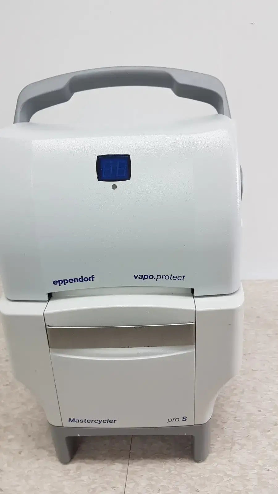 Eppendorf 6325 High-Performance Centrifuge for Lab Sample Separation Laboratory Centrifuge, as-is (for parts) product photo 1