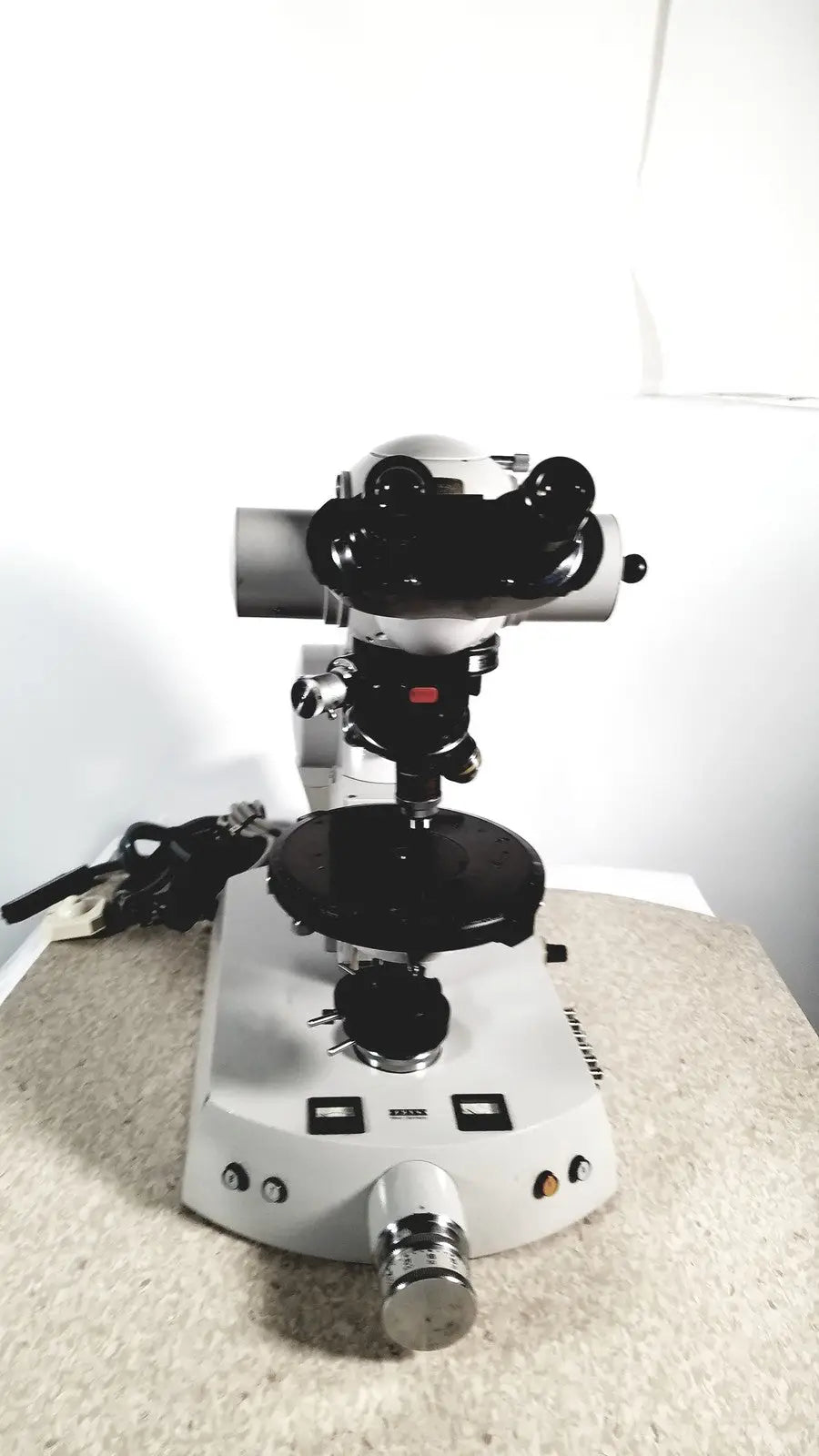Eppendorf centriifuge 5415 r with white and black stereo microscope, dual eyepieces, rotating stage, and metallic knobs for reuse medical tasks