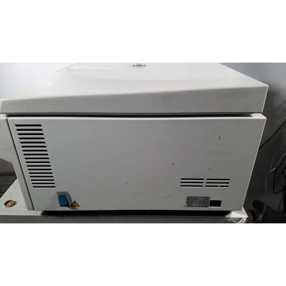 White rectangular eppendorf centriifuge model 5810 with hinged lid and ventilation for reuse medical applications