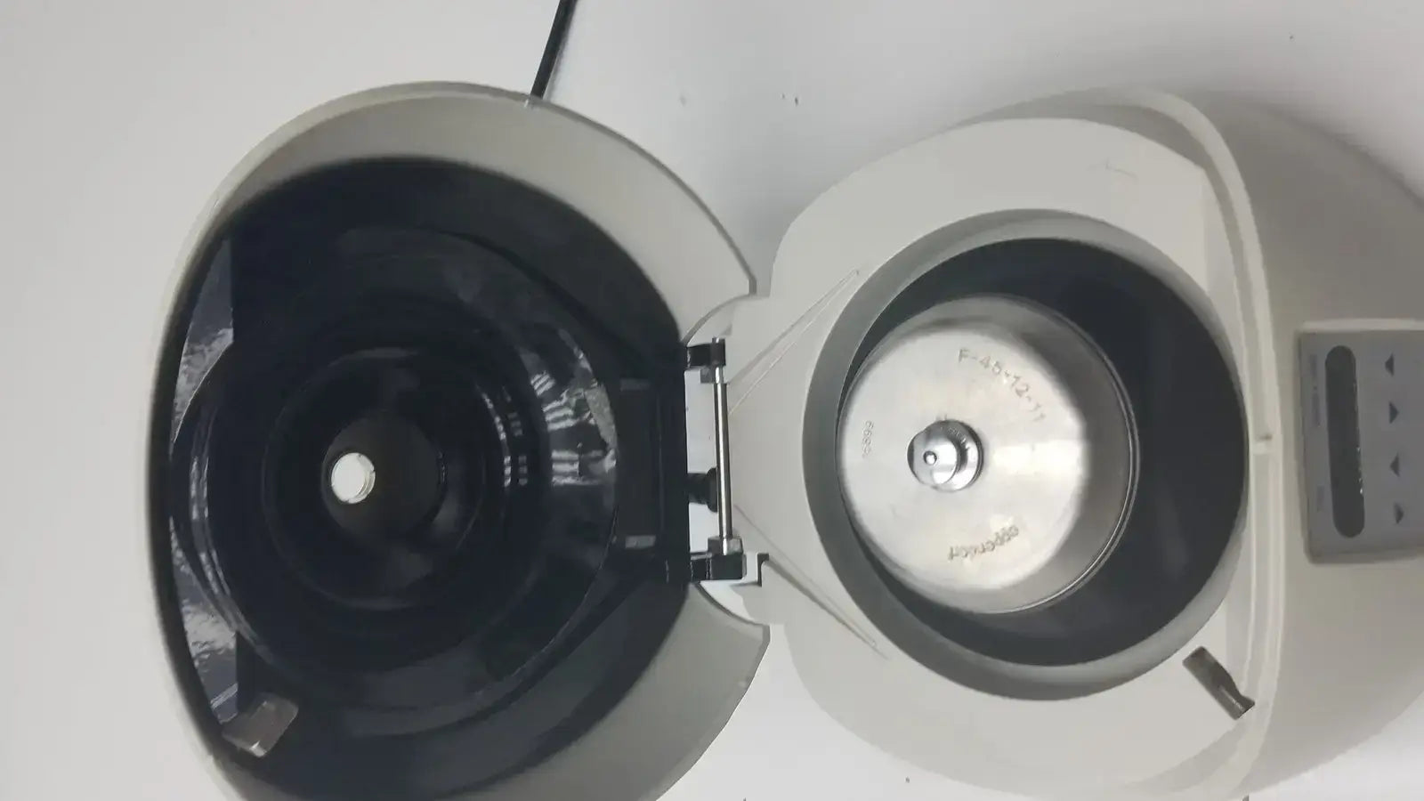 Eppendorf Mini Spin Plus Centrifuge Centrifuge, as-is (for parts) product photo 4