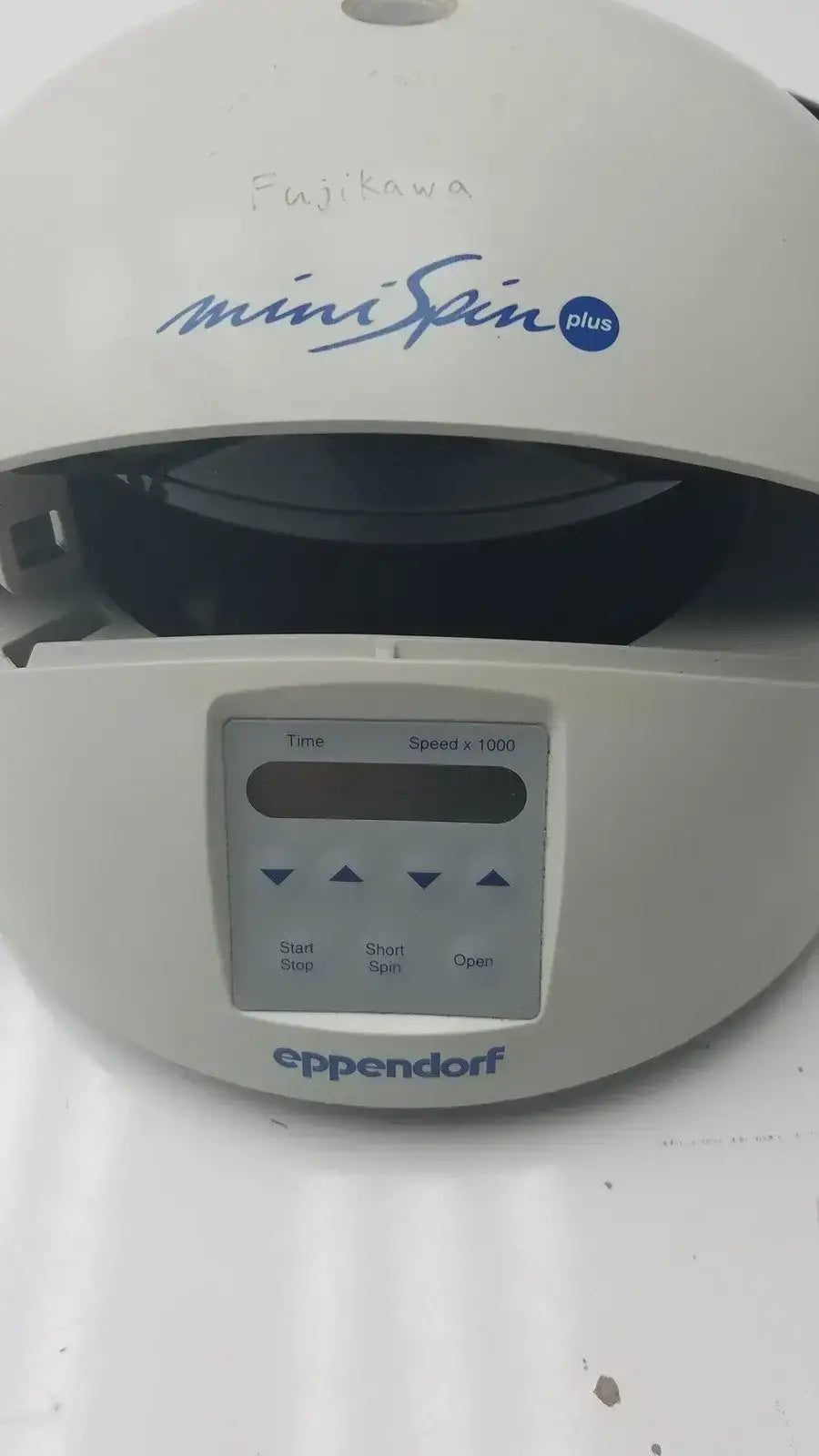 Eppendorf Mini Spin Plus Centrifuge Centrifuge, second-hand product photo 1