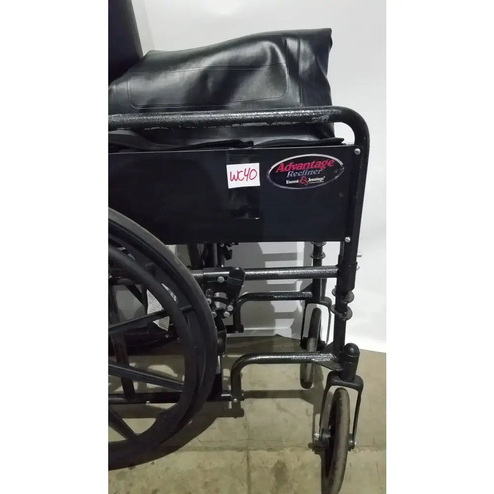 Reuse Medical Equipment Everest & Jennings Advantage Recliner Folding Manual Wheelchair Wheelchairs, second-hand product photo 18