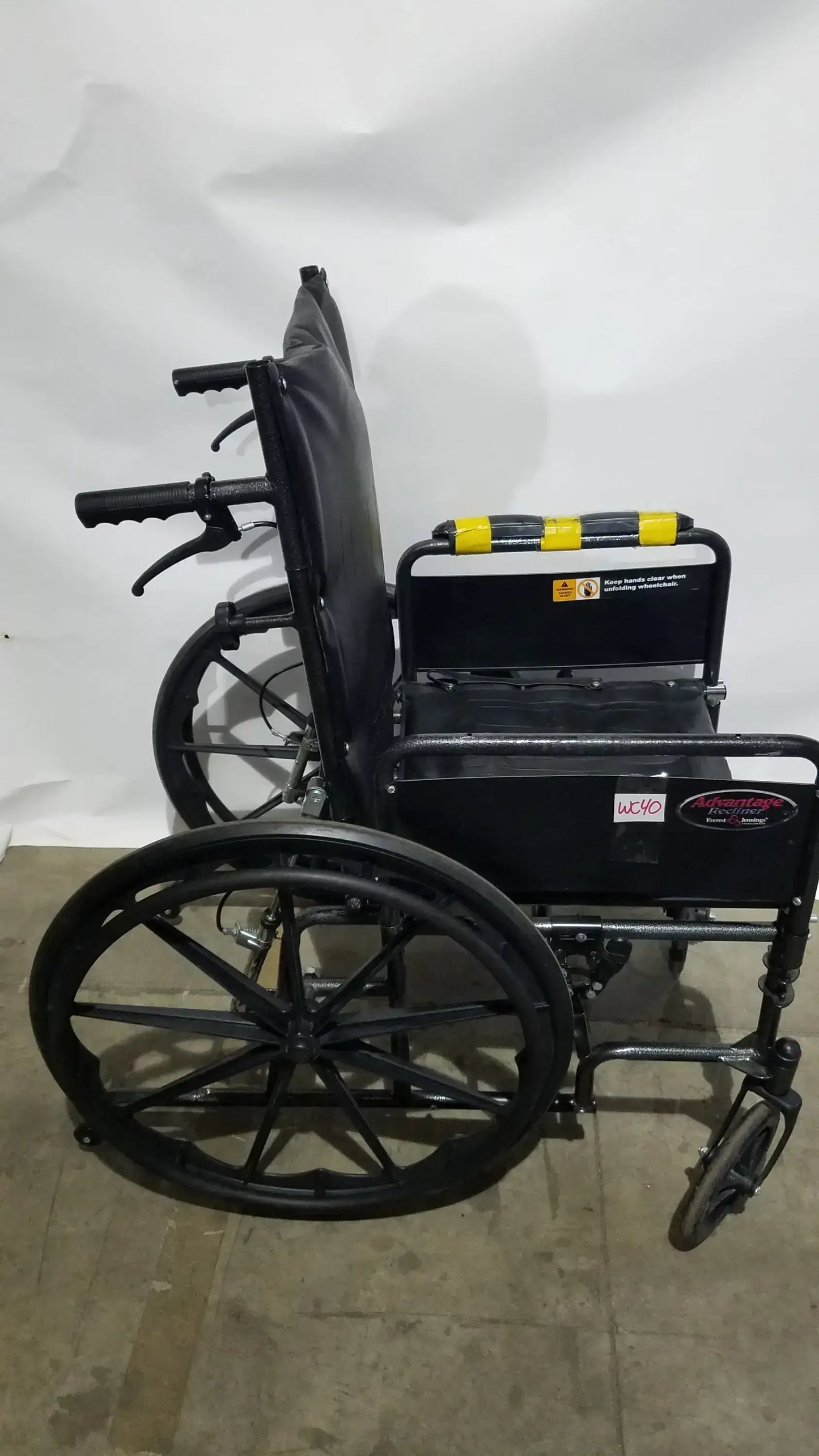 Reuse Medical Equipment Everest & Jennings Advantage Recliner Folding Manual Wheelchair Wheelchairs, second-hand product photo 1