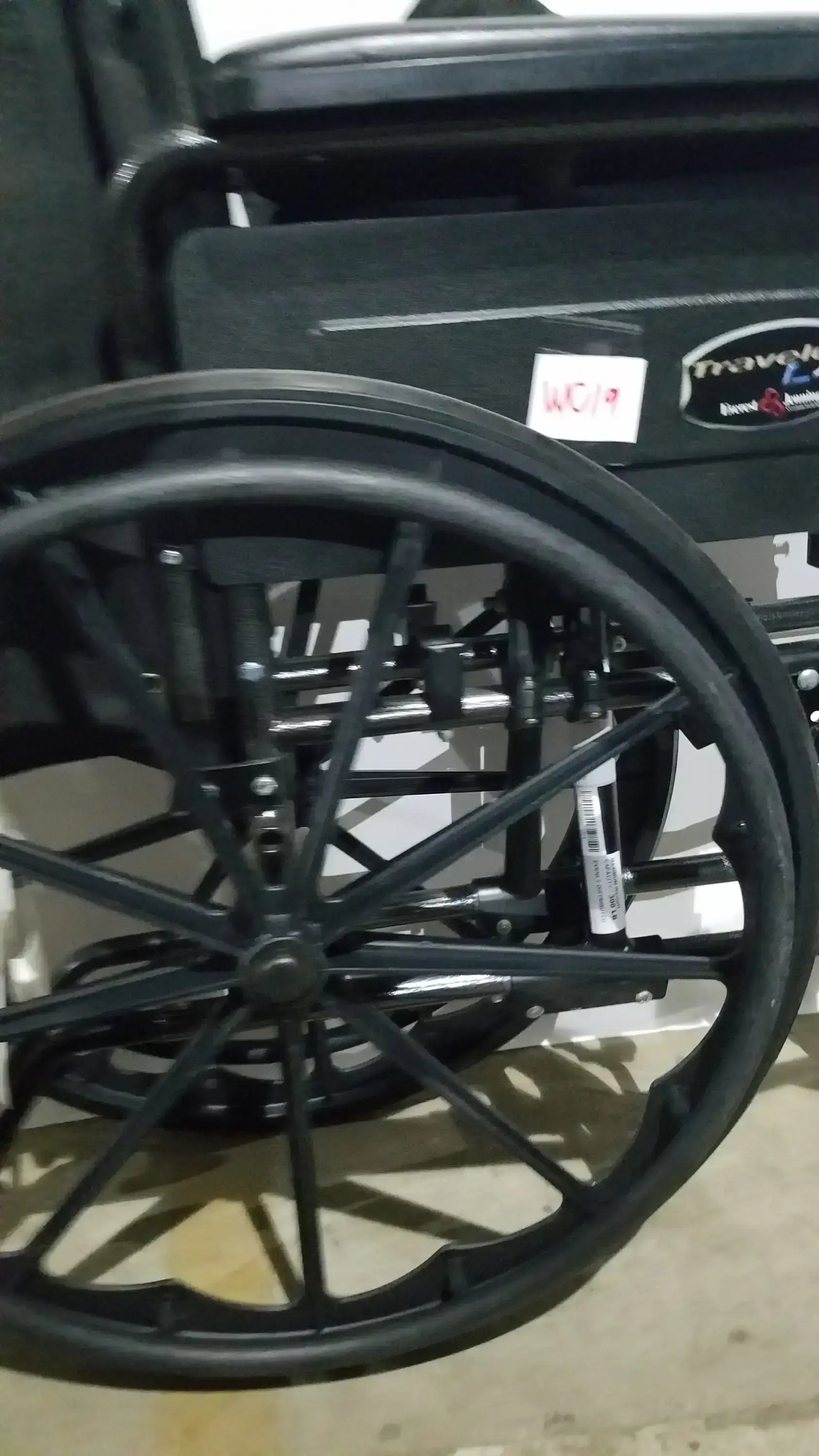 Reuse Medical Equipment Everest & Jennings Traveler L4 Wheelchair Ultralight Adjustable Height Adult Use Wheelchairs, second-hand product photo 3