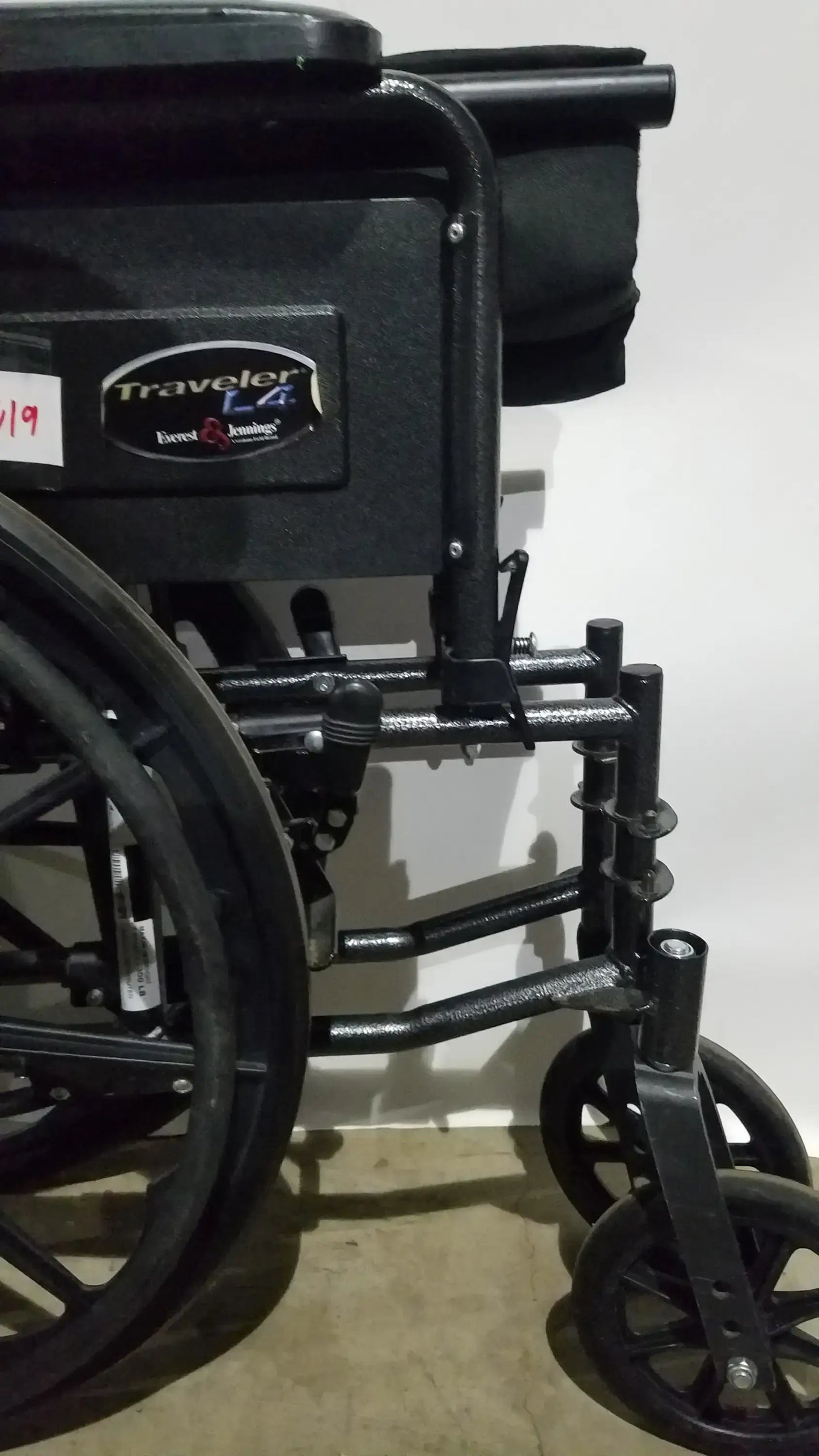 Reuse Medical Equipment Everest & Jennings Traveler L4 Wheelchair Ultralight Adjustable Height Adult Use Wheelchairs, second-hand product photo 4