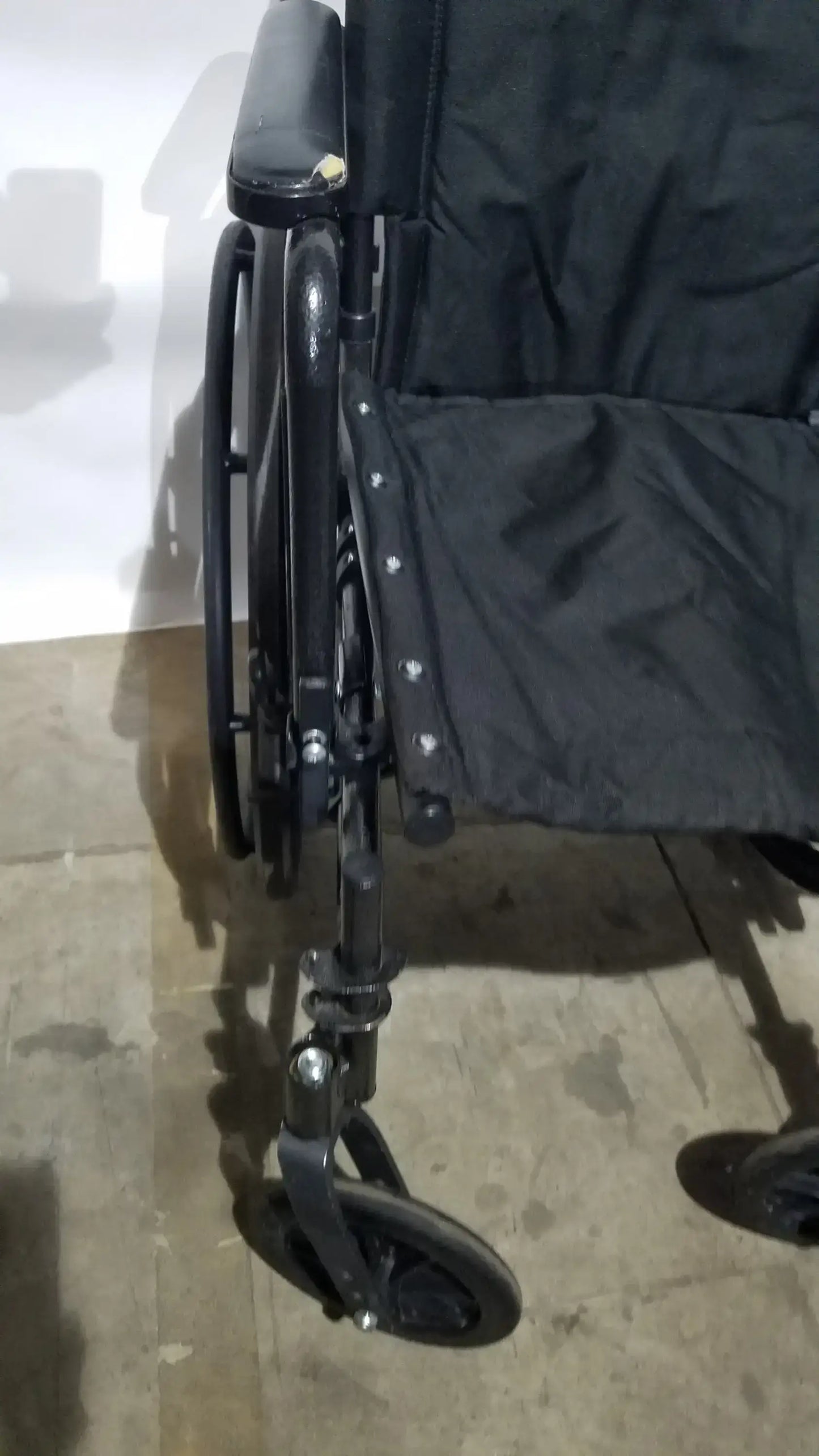 Reuse Medical Equipment Everest & Jennings Traveler L4 Wheelchair Ultralight Adjustable Height Adult Use Wheelchairs, second-hand product photo 11