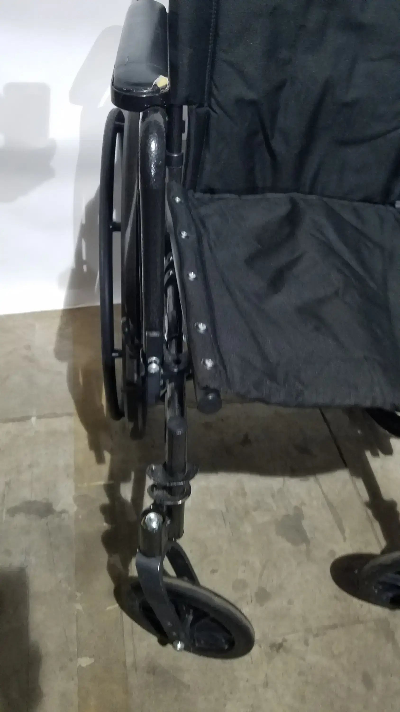 Reuse Medical Equipment Everest & Jennings Traveler L4 Wheelchair Ultralight Adjustable Height Adult Use Wheelchairs, second-hand product photo 11
