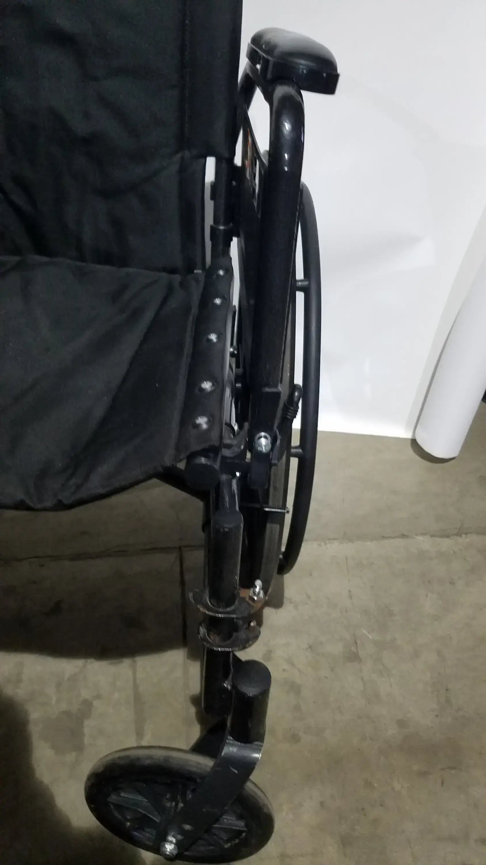 Reuse Medical Equipment Everest & Jennings Traveler L4 Wheelchair Ultralight Adjustable Height Adult Use Wheelchairs, second-hand product photo 12