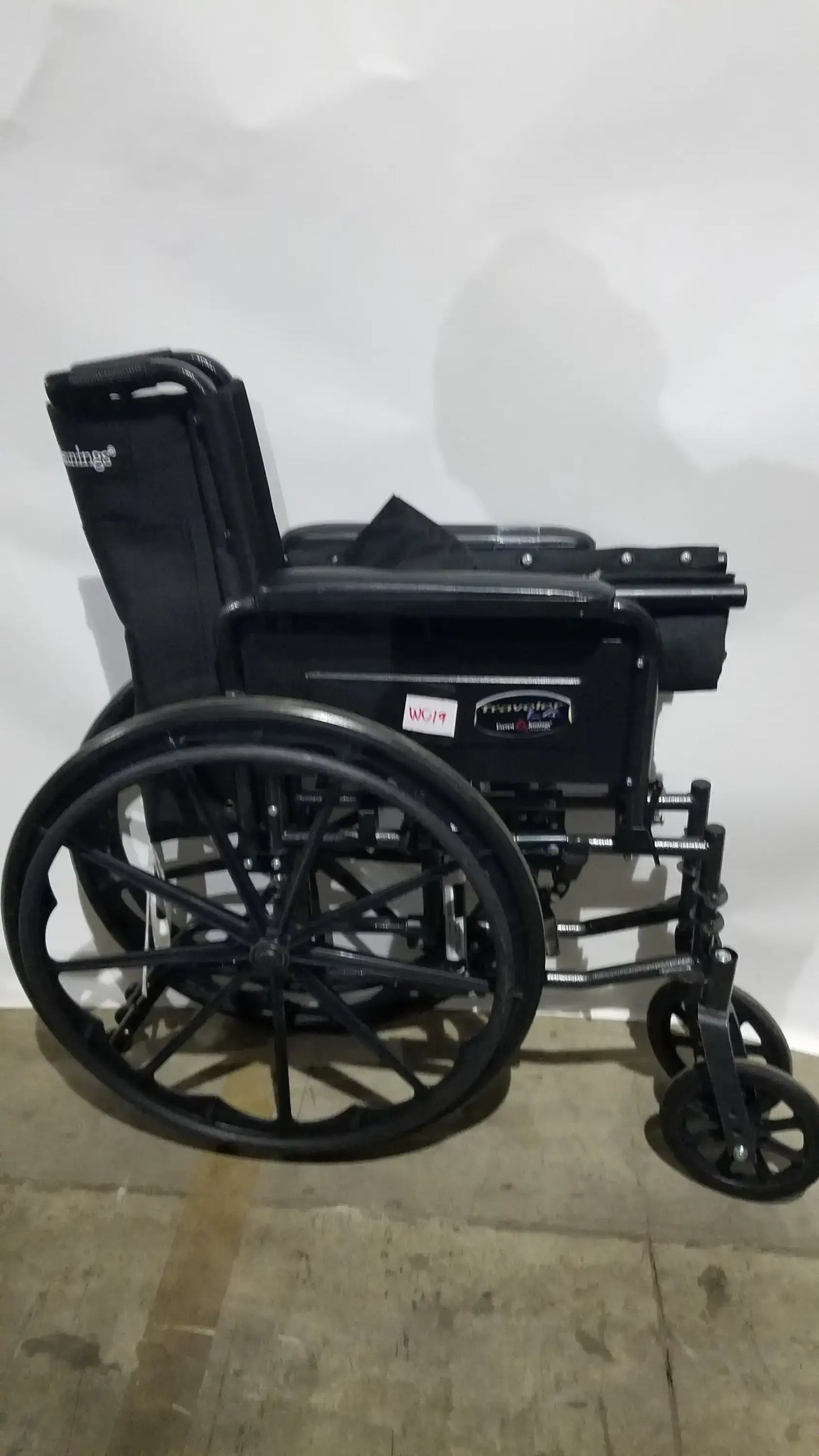 Reuse Medical Equipment Everest & Jennings Traveler L4 Wheelchair Ultralight Adjustable Height Adult Use Wheelchairs, second-hand product photo 1