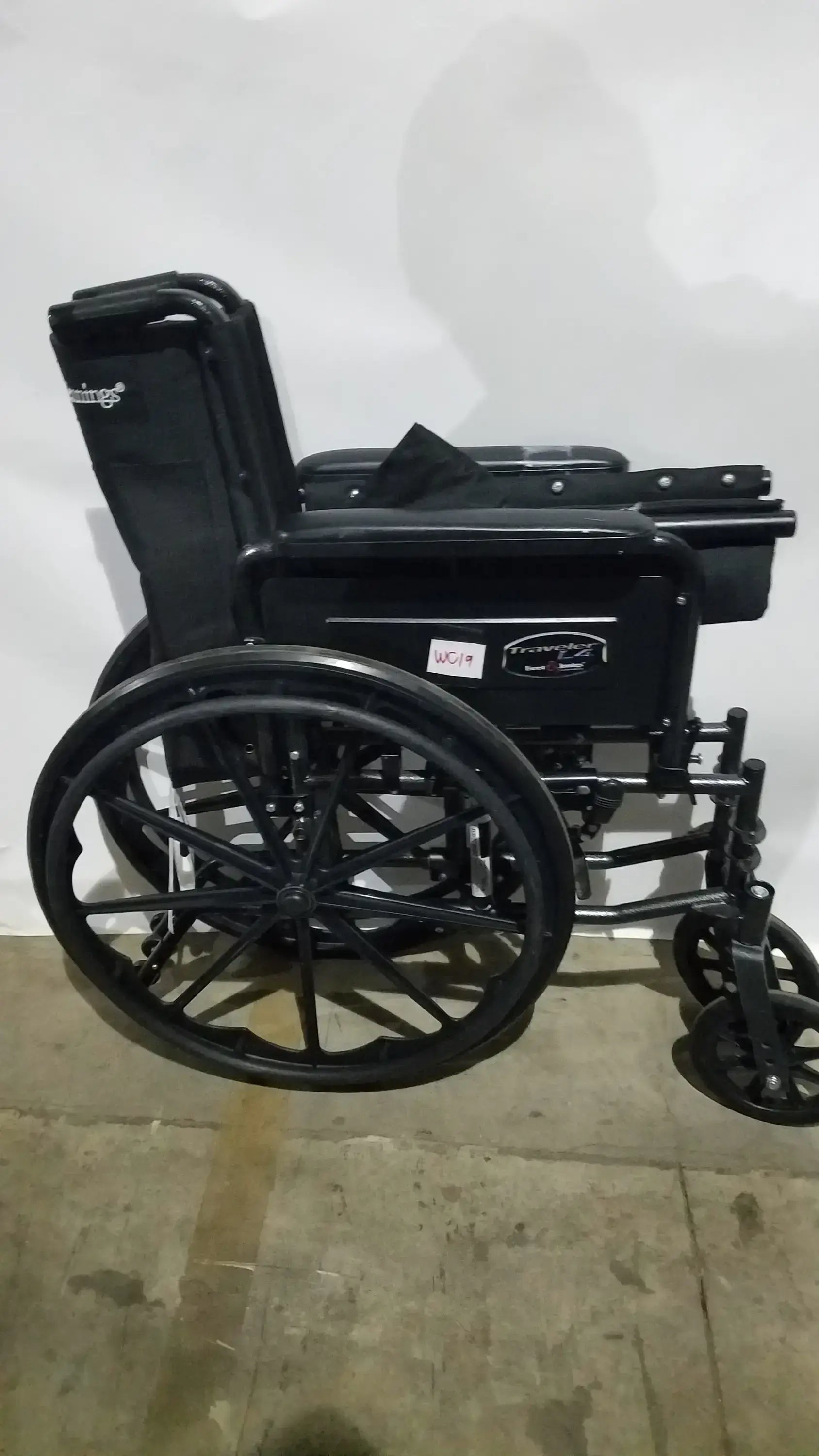 Reuse Medical Equipment Everest & Jennings Traveler L4 Wheelchair Ultralight Adjustable Height Adult Use Wheelchairs, second-hand product photo 2