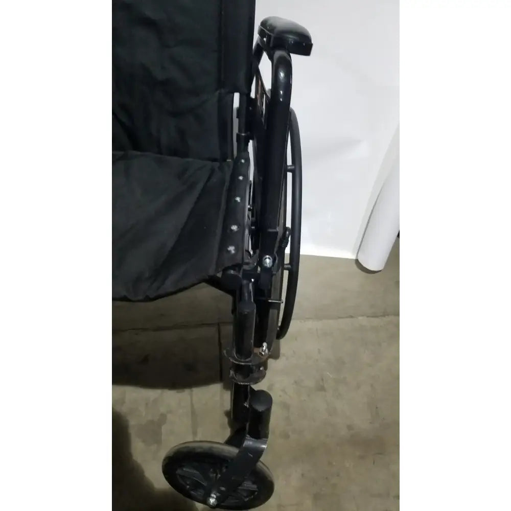 Reuse Medical Equipment Everest & Jennings Traveler L4 Wheelchair Ultralight Adjustable Height Adult Use Wheelchairs, second-hand product photo 12