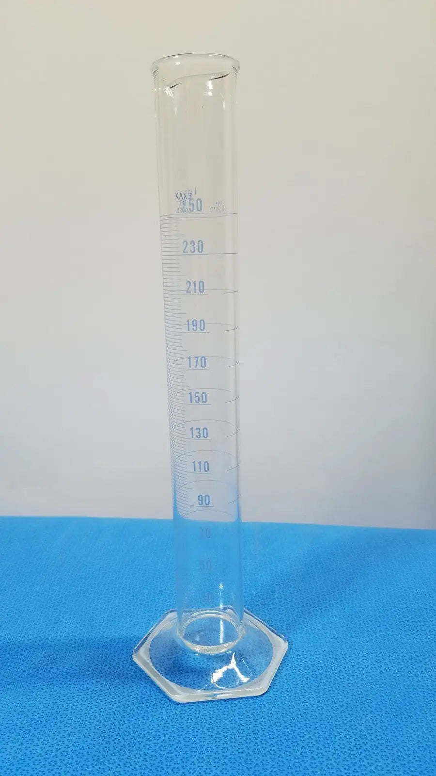 Exax 250 mL Glass Graduated Cylinder – Single Metric Scale Laboratory Glassware Graduated Cylinder, second-hand product photo 1