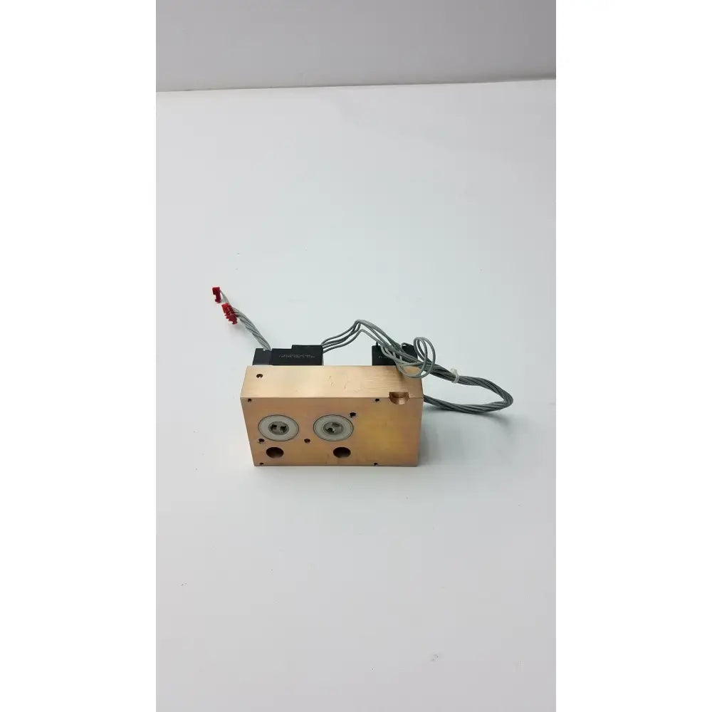 Copper-colored rectangular heat exchanger with two circular ports and gray wiring on fasmedic dräger evita xl mechanical ventilator back side