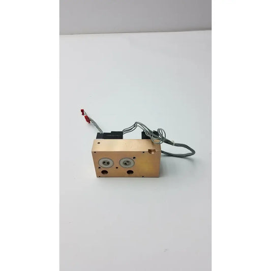Copper-colored rectangular heat exchanger with two circular ports and gray wiring on fasmedic dräger evita xl mechanical ventilator back side