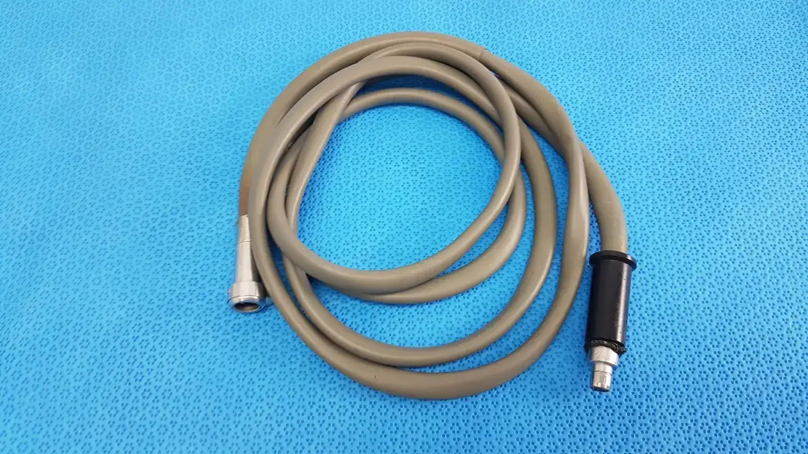 Generic Fiberoptic Light Cable – Durable, High-Quality Surgical Illumination Cable Fiberoptic Light Cable, second-hand product photo 1