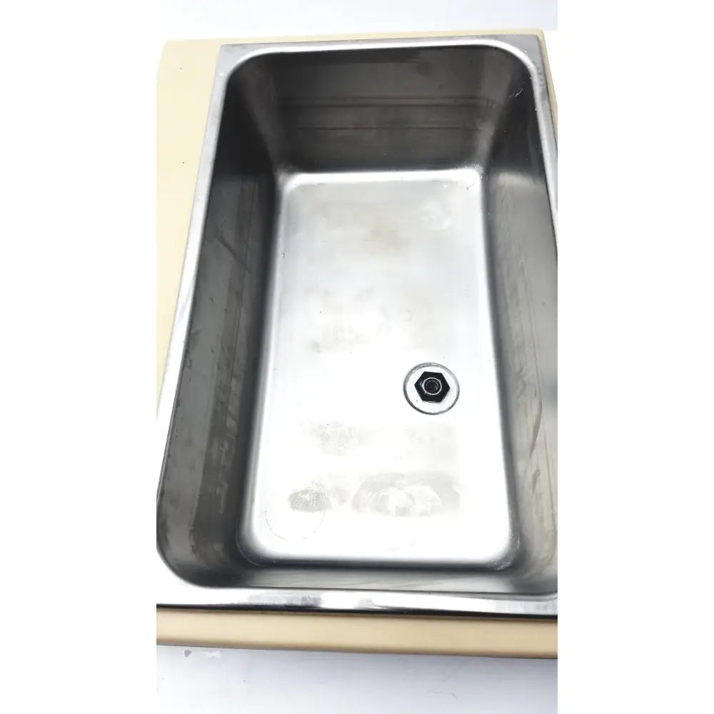 Rectangular stainless steel sink with central hexagonal drain in fisher scientific versa-bath heated water bath model 139