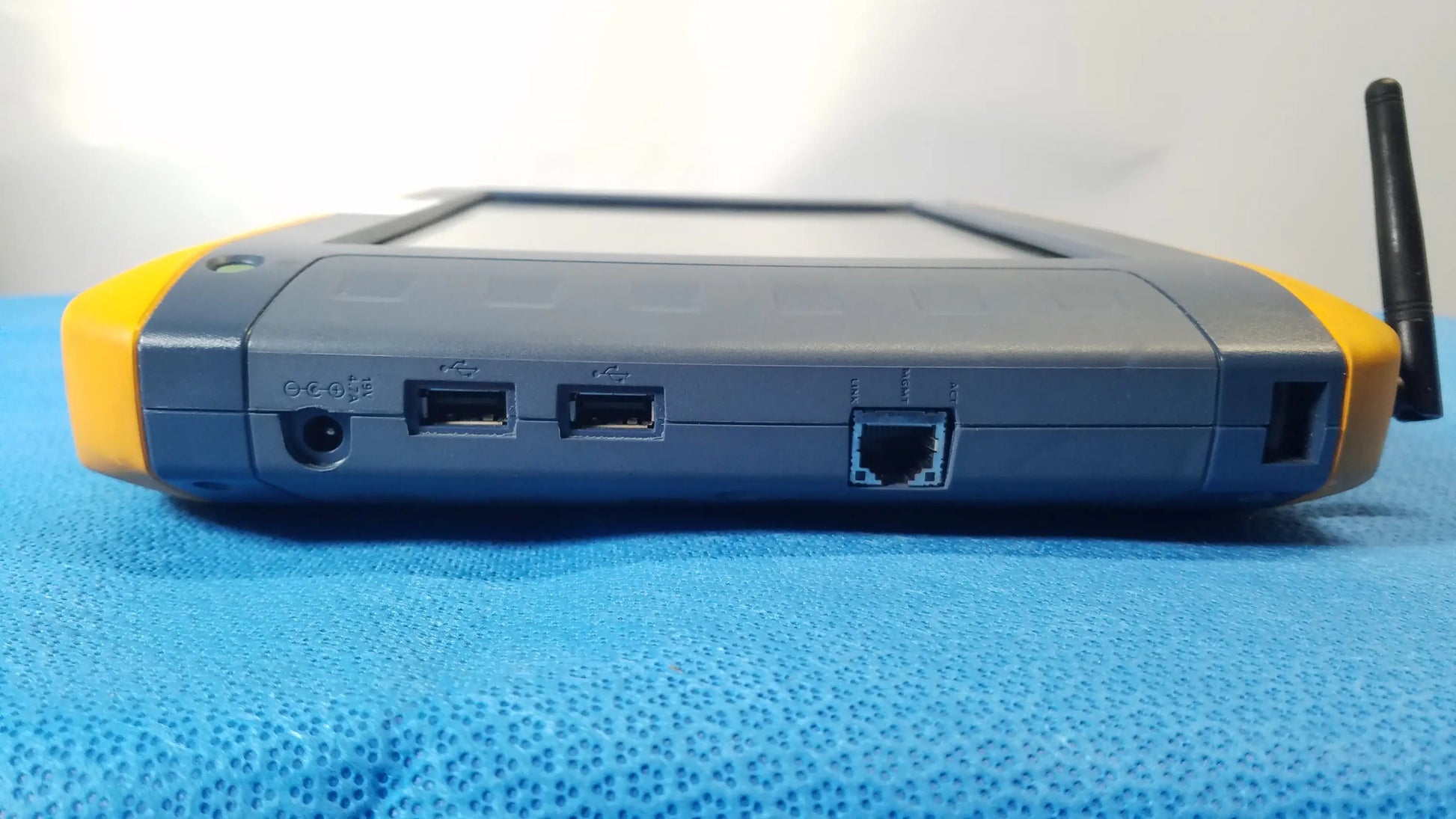 Fluke Networks OptiView XG Network Analysis Tablet Network Analysis Tablet, as-is (for parts) product photo 6