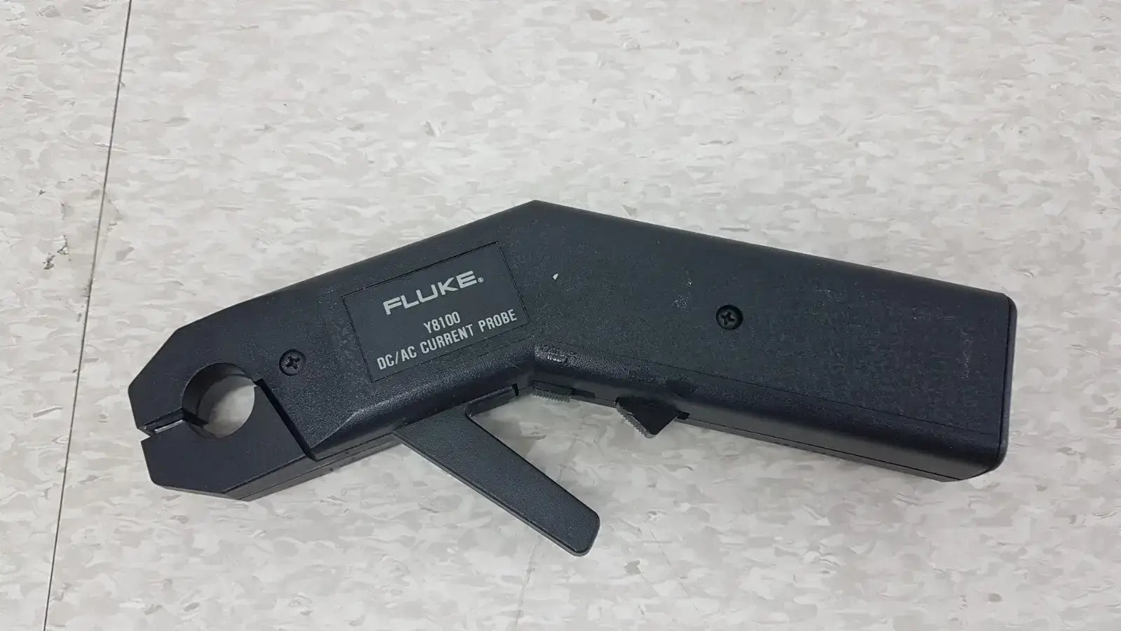 Fluke Y8100 DC/AC Current Probe Clamp-On Current Probe, second-hand product photo 1