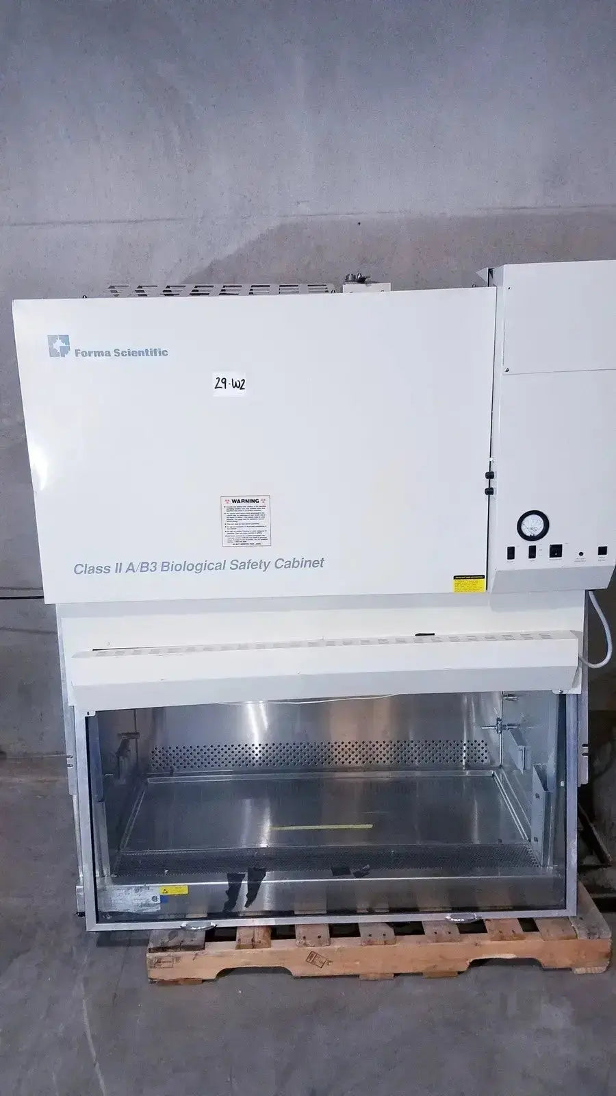 Forma Scientific Class II A/B3 Biological Safety Cabinet Biological Safety Cabinet, second-hand product photo 1