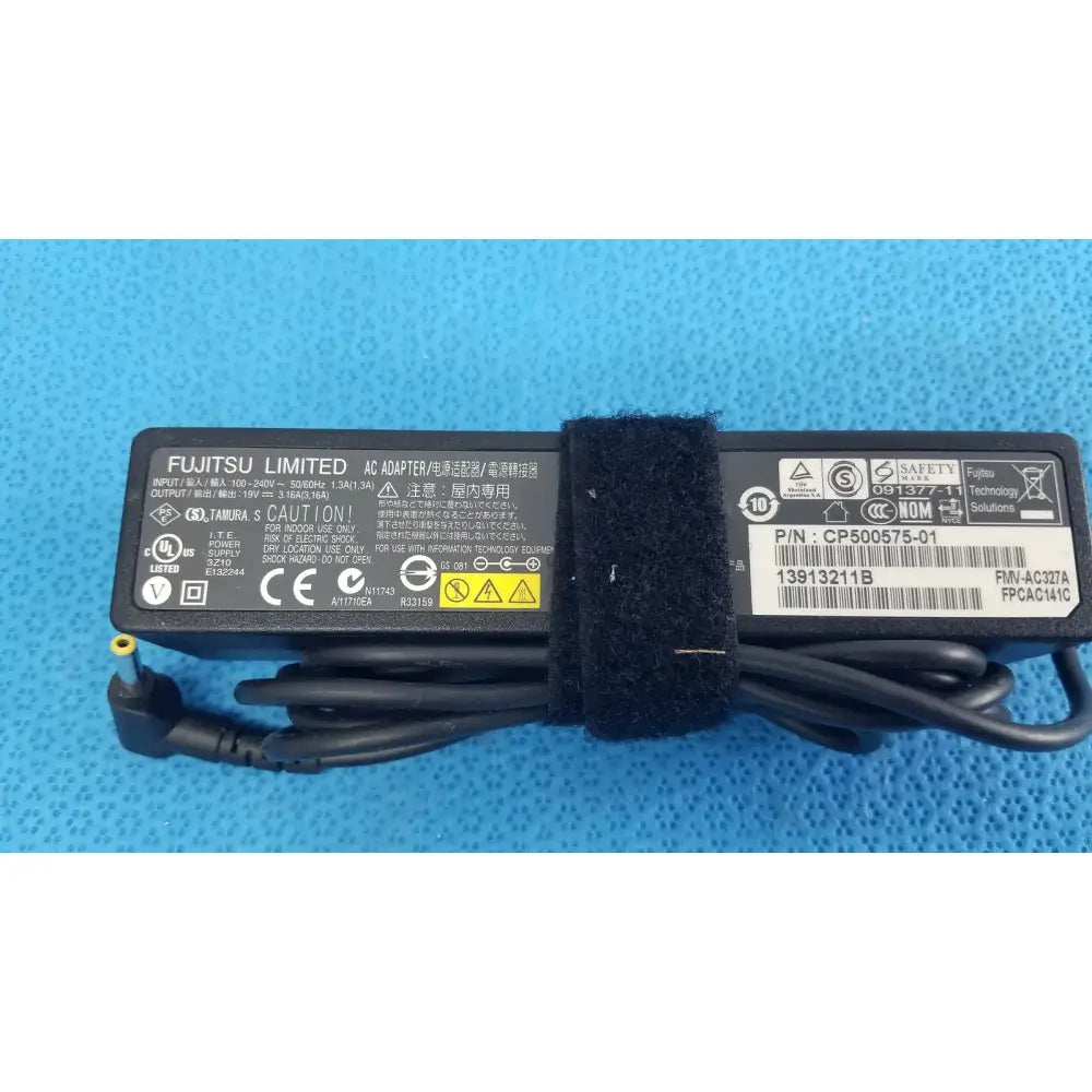 Reuse Medical Fujitsu AC Adapter Power Supply 19V 3.16A - CP500575-01 FMV-AC327A Multipurpose AC to DC Adapters, second-hand product photo 1