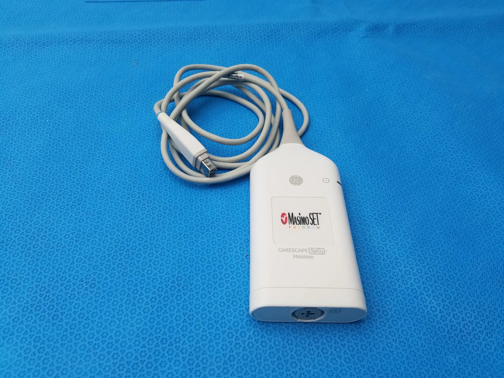 White plastic masimo rainbow set cardicap 325 plus pulse oximeter with coiled gray cable for ge carescape sp02 use