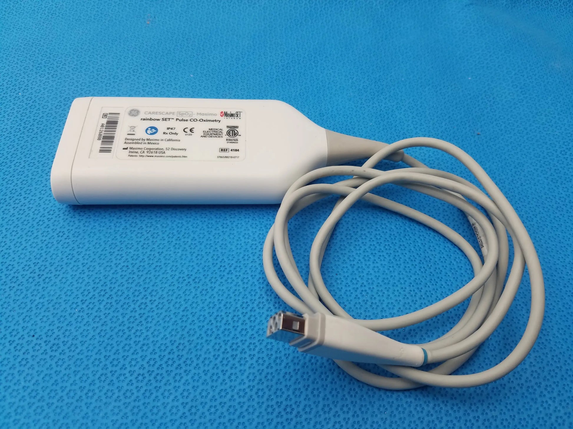 White plastic ge healthcare masimo rainbow set with coiled gray cable and usb connector for pulse co-oximetry use