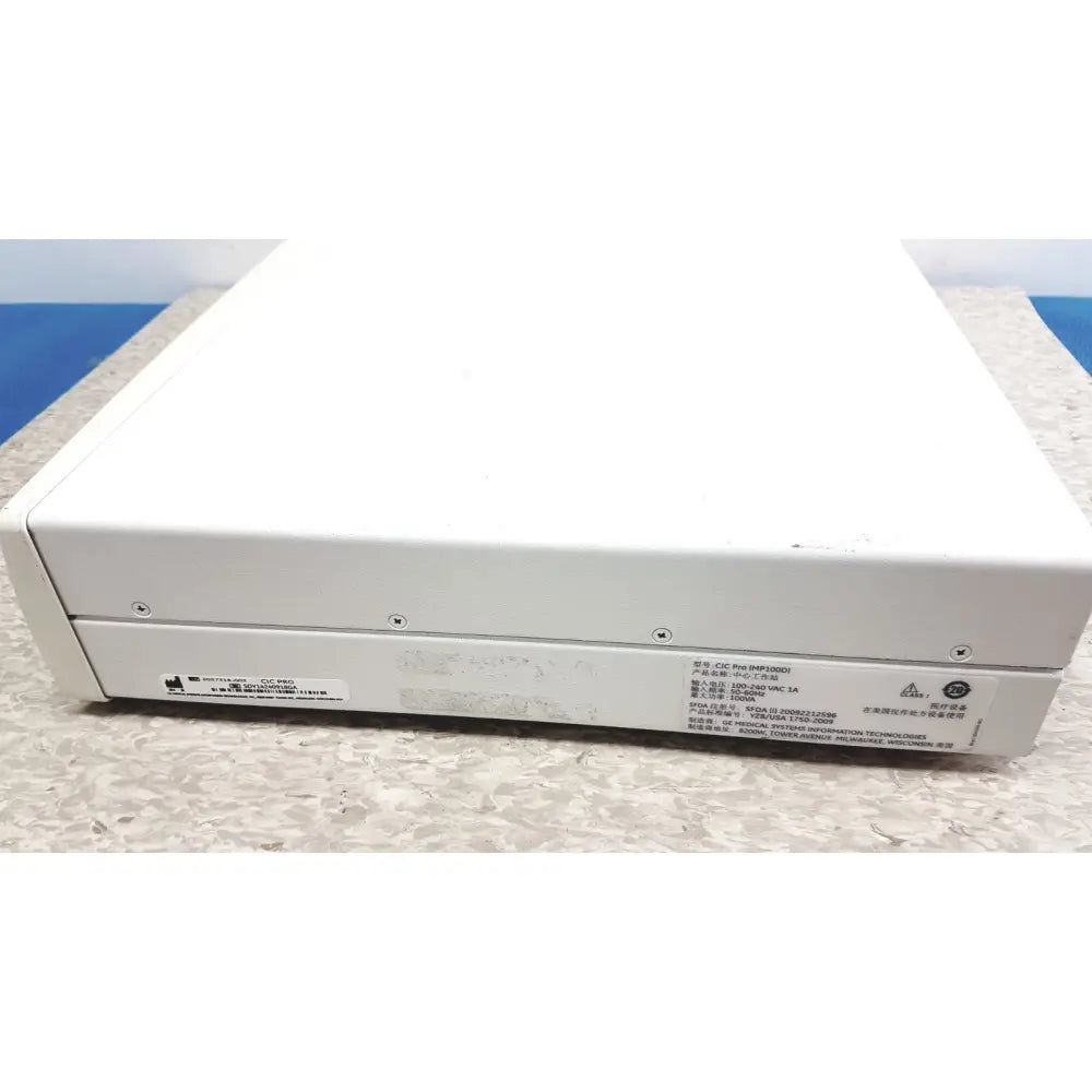 White rectangular electronic device labeled in chinese for ge cic pro mp100d central station monitoring and data management