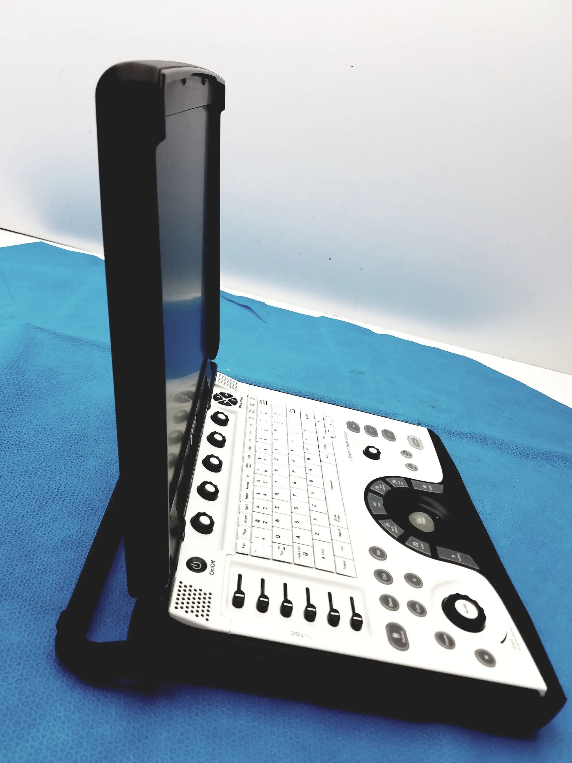 GE Logiq E Portable Ultrasound Machine Portable Ultrasound Machine, as-is (for parts) product photo 10