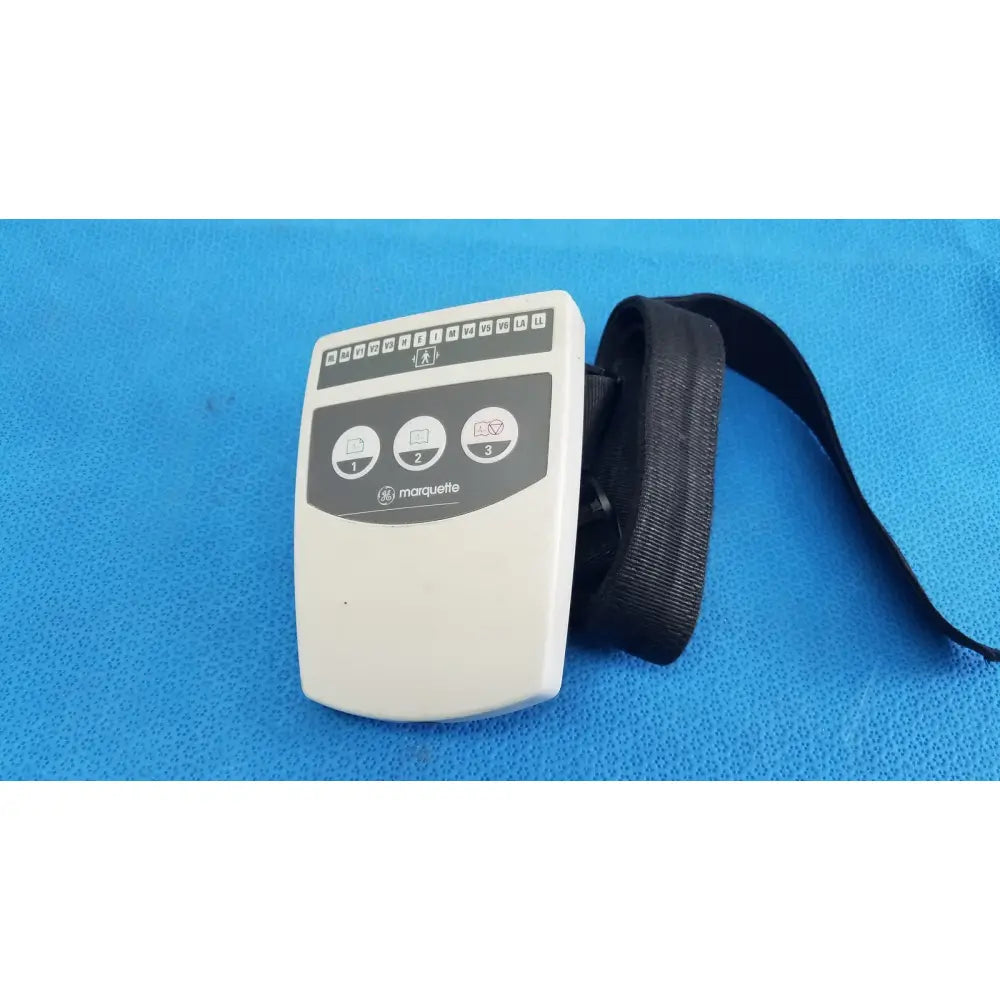 White rectangular marquette cam-14 acquisition module with black strap and three circular buttons for blood pressure monitoring