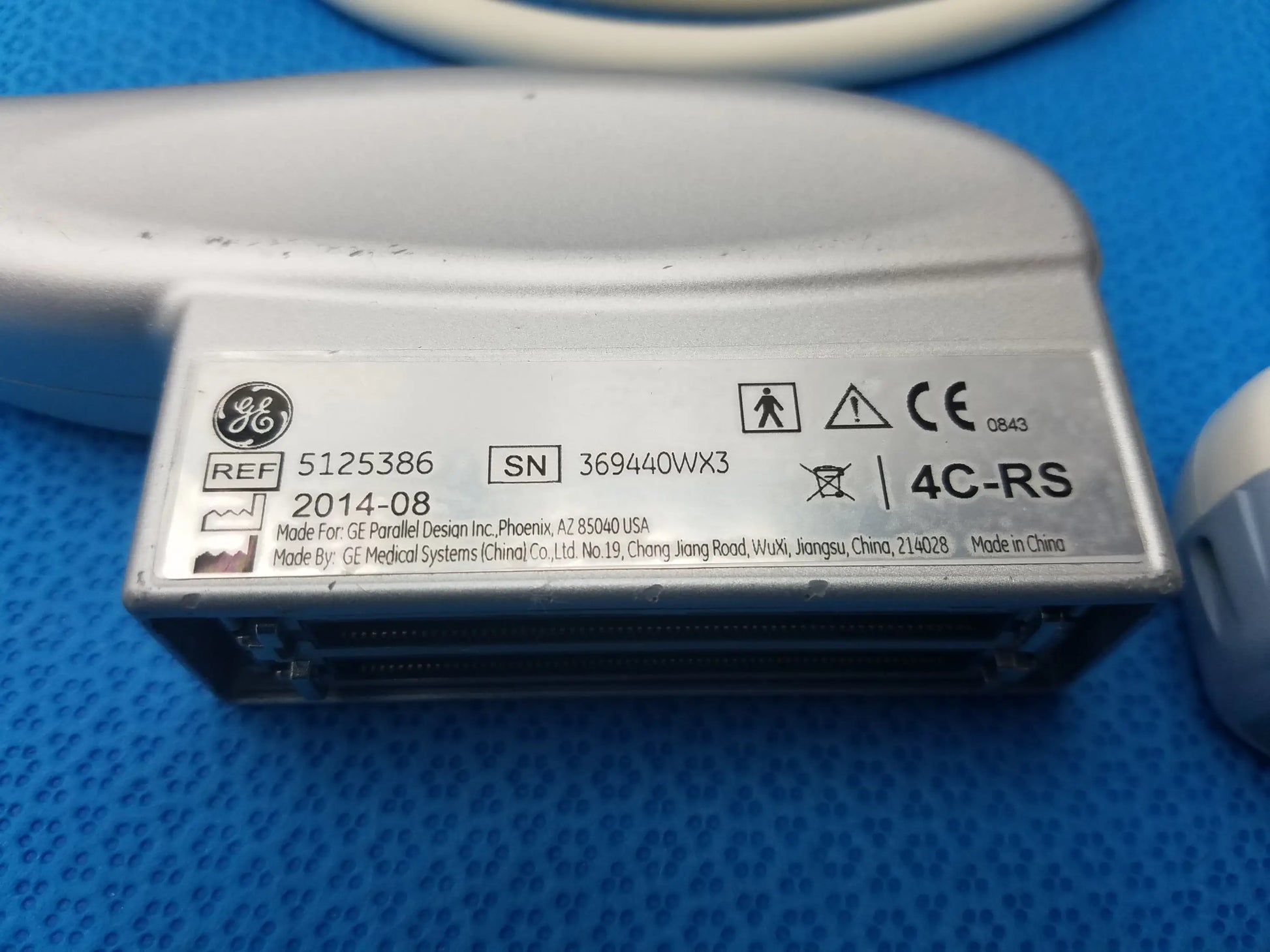 White plastic ge medical systems 4c-rs convex array ultrasound imaging transducer probe with silver label showing ref and serial numbers