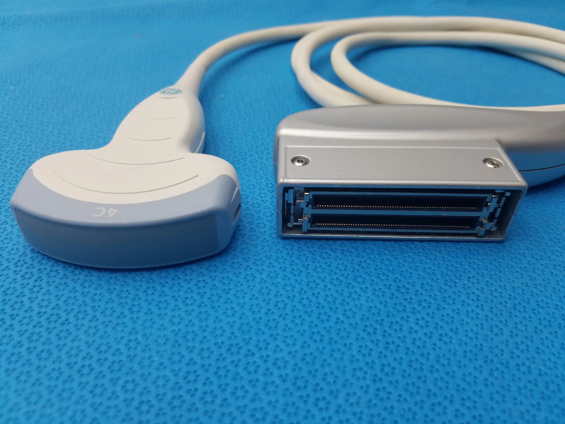 Ge medical systems 4c-rs ultrasound convex array transducer probe in silver and light gray with ergonomic design and coiled cable
